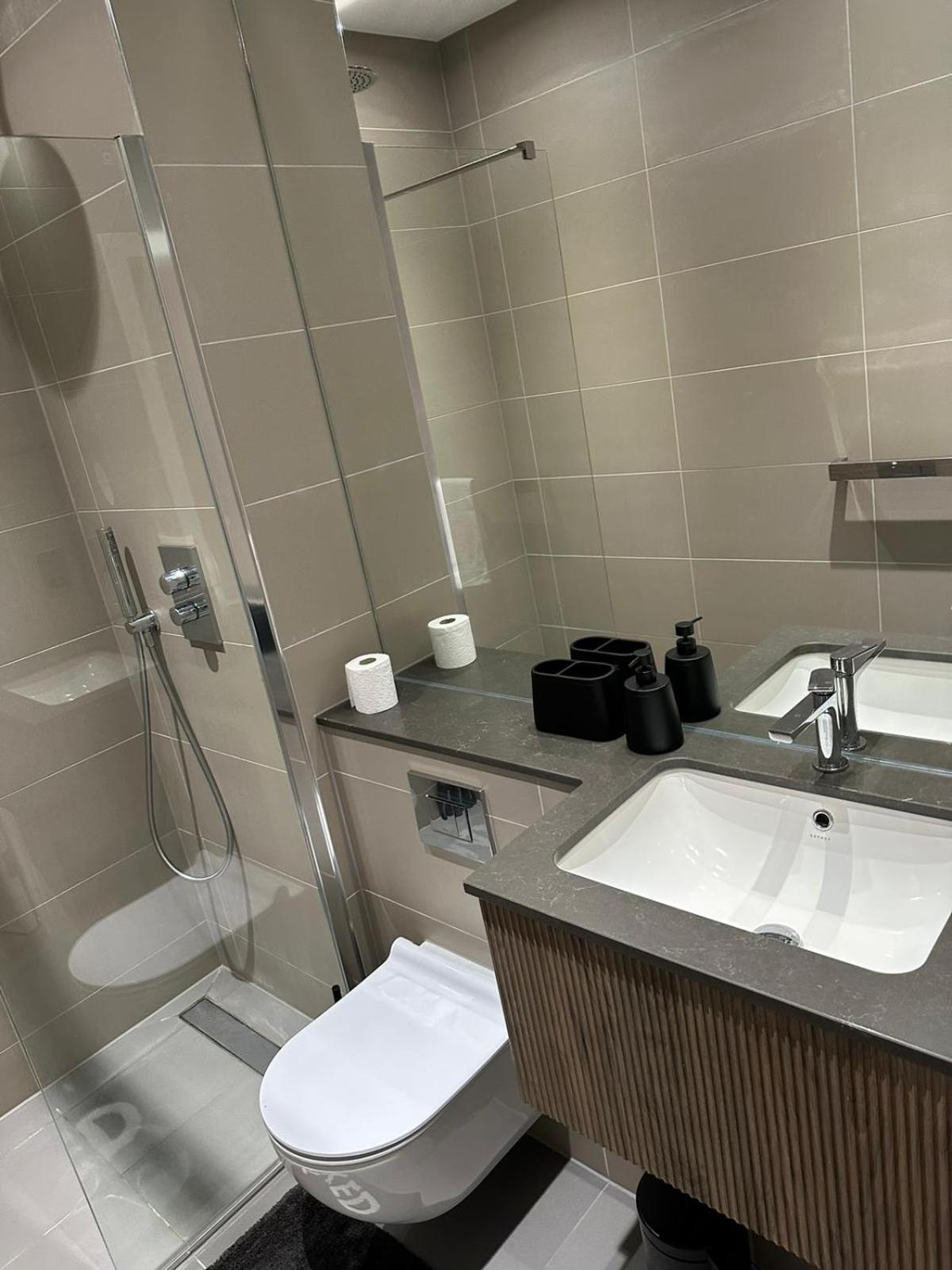 Richardson Deluxe Apartments - 3 Bed Лондон Экстерьер фото