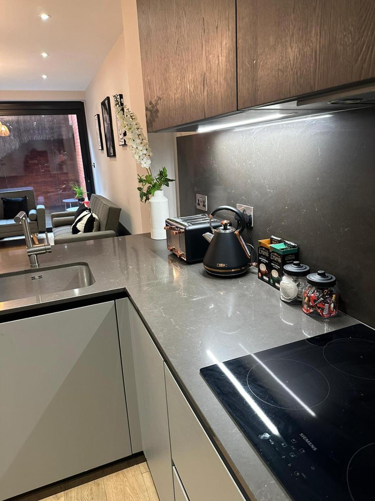 Richardson Deluxe Apartments - 3 Bed Лондон Экстерьер фото