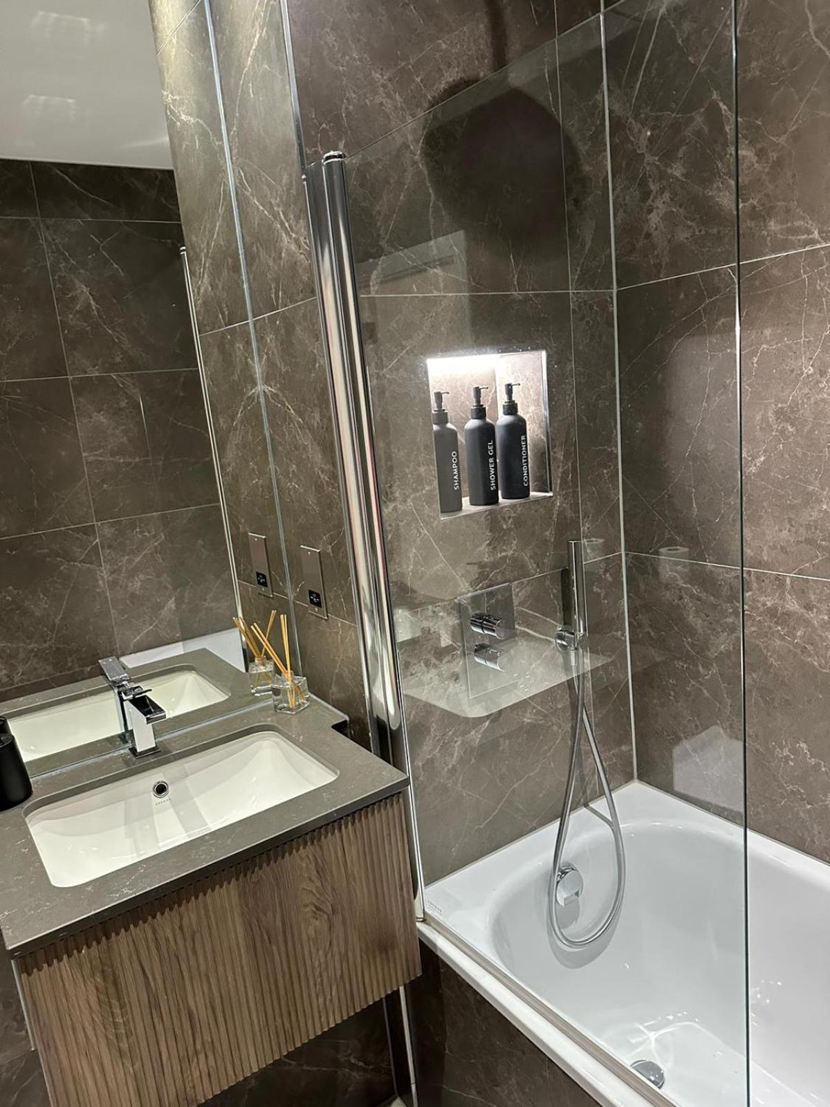 Richardson Deluxe Apartments - 3 Bed Лондон Экстерьер фото